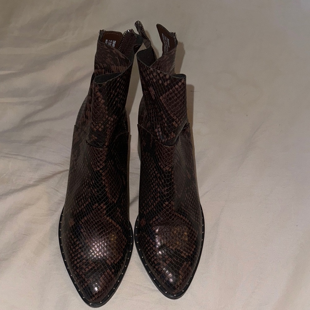 Elegant Brown Textured Ankle Booties